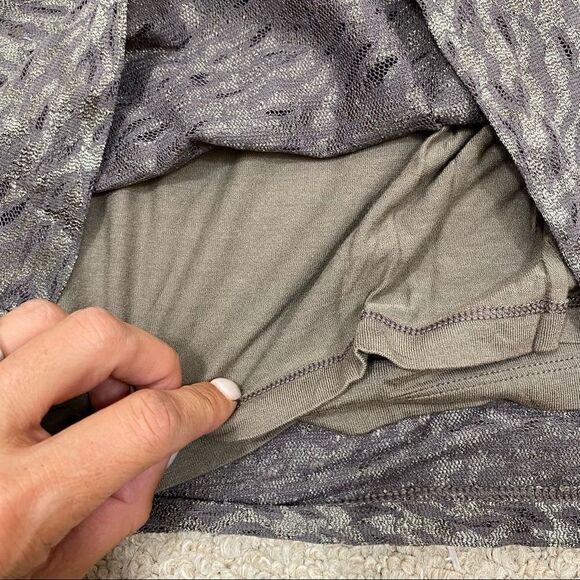 Banana‎ Republic Lace Cut Out Animal Print Blouse - Picture 8 of 8